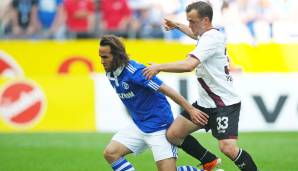 … der ihn nach seinem Abgang (2007) vier Jahre später für sechs Monate zurück in die Bundesliga zum FC Schalke 04 holte. Inzwischen hat der 42-Jährige seine Karriere beendet. Karimis Bundesliga-Bilanz: 34 Spiele, drei Tore und vier Vorlagen.
