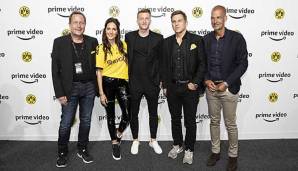 Marco Reus mit Moderatorin Johanna Klum und Amazon-Offiziellen bei der Premiere von "Inside Borussia Dortmund".