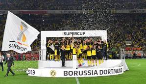 Der BVB freut sich über den Supercup-Sieg 2019.