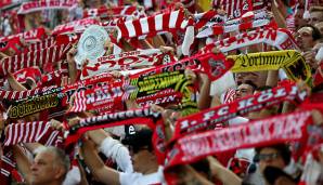 Die Fans des 1. FC Köln sehen nach einjähriger Abstinenz wieder Erstliga-Fußball.