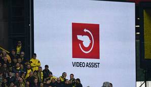 Die große Mehrheit der Fans hält den Videobeweis in der Bundesliga für schlecht umgesetzt.