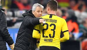 Taktik-Input von der Seitenlinie: Thorgan Hazard beim BVB-Sieg über Borussia Mönchengladbach bei Trainer Lucien Favre.