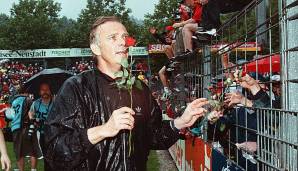 Volker Finke ist beim SC Freiburg eine Legende. Von 1991 bis 2007 war er Trainer bei den Breisgauern. Am heutigen Mittwoch feiert Finke seinen 73. Geburtstag, weshalb wir auf einen ganz besonderen Moment zurückblicken...