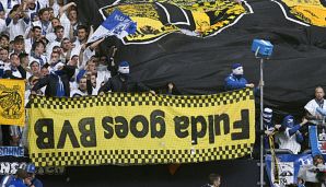 Beim Derby auf Schalke wurden geklaute Banner präsentiert.
