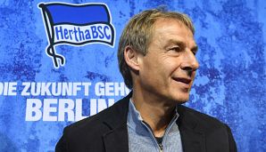 Jürgen Klinsmann trifft am Samstag mit der Hertha auf den BVB.