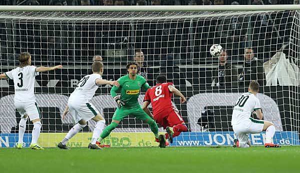 Der Anfang vom Ende: Javi Martinez trifft früh zum 1:0 für den FC Bayern gegen Borussia Mönchengladbach. Endstand: 5:1 für den FCB.
