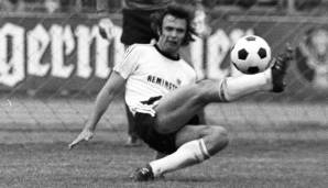 Platz 4: Karl-Heinz Körbel (Eintracht Frankfurt). 100. Spiel am 29. November 1975 mit 20 Jahren, 11 Monaten und 28 Tagen.