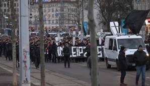 Die Union-Berlin-Fans auf ihrem Trauermarsch.