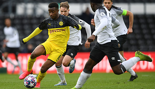 Youssoufa Moukoko könnte in der Länderspielpause bei den BVB-Profis mittrainieren.