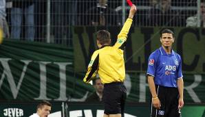 Khalid Boulahrouz (Hamburger SV) am 27.11.2004 in Minute 55 gegen Borussia Mönchengladbach. Vergehen bei der zweiten Gelben Karte: Schiedsrichterbeleidigung.