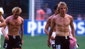 Andreas Brehme (l.) und Jürgen Klinsmann zusammen bei der WM 1990 in Italien.