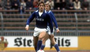 Helmut Kremers (1976/77). Und dann gab es schon Farbfotos! Kremers lief von 1971 bis 1980 in Blau-Weiß auf, trug die Neun aber nur eine Saison lang. In 226 Einsätzen machte der Weltmeister von 1974 insgesamt 45 Tore.