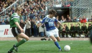 Peter Sendscheid (1990-1992). Sendscheid trug die Neun nur für zwei seiner insgesamt sechs Spielzeiten beim FC Schalke 04. Schaffte dort den Aufstieg in die Bundesliga und erzielte 28 Tore als Gelsenkirchener.