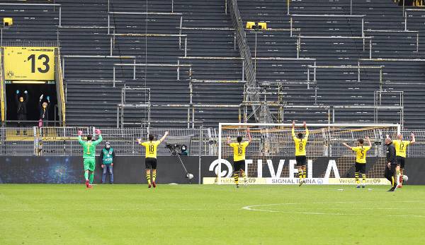 Borussia Dortmund behauptete sich mit 4:0 gegen Schalke 04 - und jubelte vor leeren Rängen.