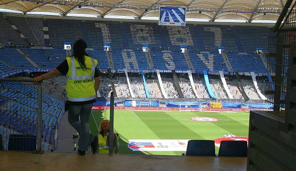 Der HSV hat sich in einem leeren Volksparkstadion auf die Geisterspielatmosphäre nach dem Bundesliga-Neustart vorbereitet.