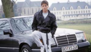 Schon in den 1990ern zeigt man gerne, was man hat: Dariusz Wosz mit seinem Benz