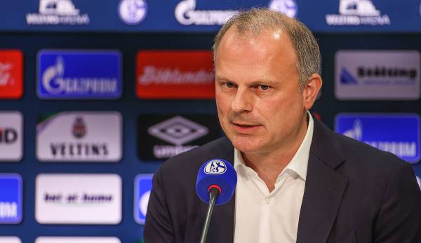 Sportvorstand Jochen Schneider vom FC Schalke 04 befürwortet eine einheitliche Rückkehr der Zuschauer in alle Stadien.
