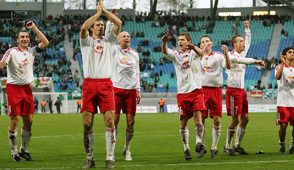 Am 8. August 2009 bestritt RasenBallsport Leipzig das erste Spiel der Vereinsgeschichte. Am ersten Spieltag in der Oberliga Nordost trennte sich RB 1:1 von Carl Zeiss Jena II. Mit der folgenden Elf starteten die Roten Bullen ihren Weg in die Bundesliga.