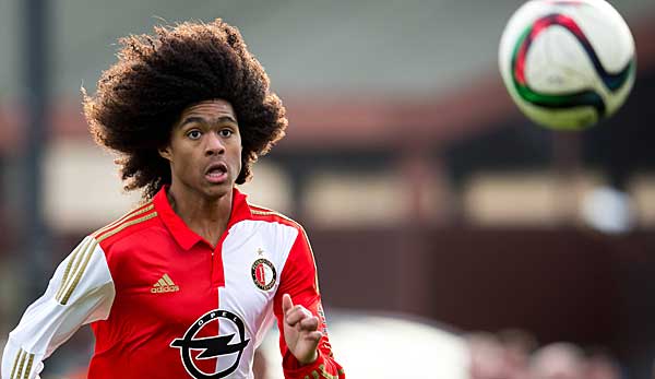 Die lange Mähne als Markenzeichen: Tahith Chong in der Jugend von Feyenoord Rotterdam.