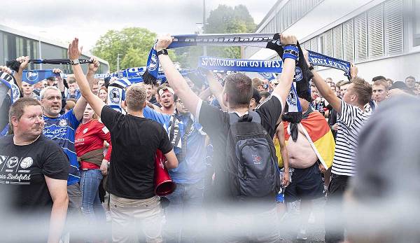 Der BUndesliga-Hype ist zurück auf der Bielefelder Alm: Fans des DSC fiebern dem ersten BL-Heimspiel entgegen.