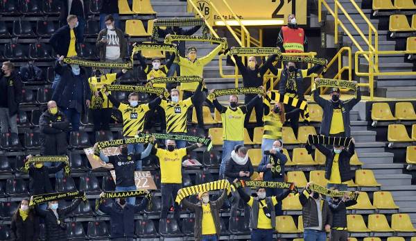 Die 300 BVB-Fans sorgen durchaus für Stimmung im Signal-Iduna-Park.