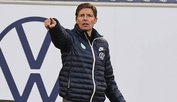 Trainer Oliver Glasner vom VfL Wolfsburg kann noch nicht zufrieden sein mit der Leistung seiner Mannschaft.