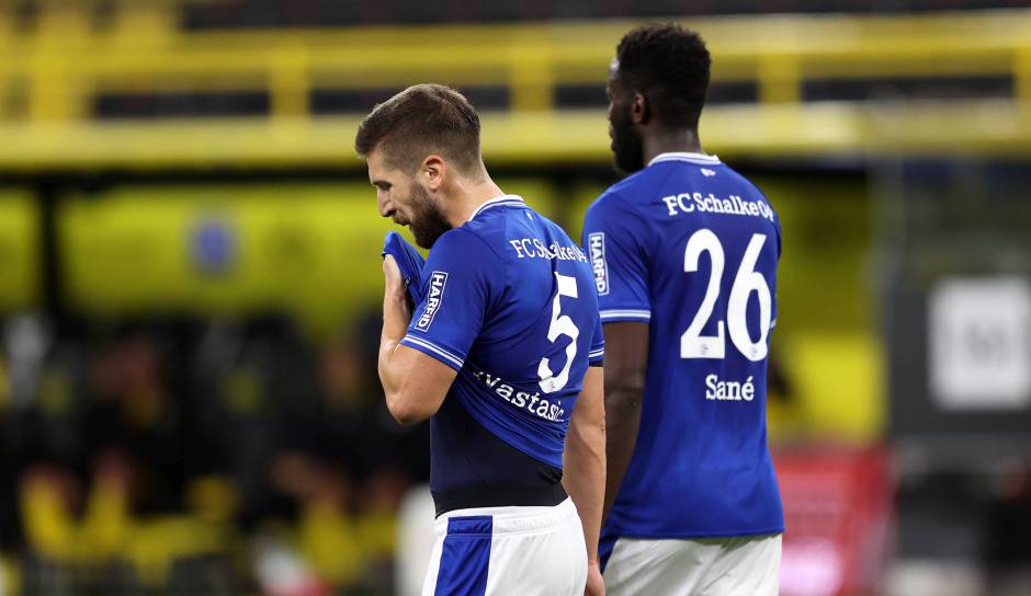 Schalke 04 hat im Revierderby gegen Borussia Dortmund (0:3) eine trostlose Vorstellung gezeigt und die Sieglos-Serie fortgesetzt. Dafür gab es viel Häme und viele schlechte Witze - so reagierte das Netz.