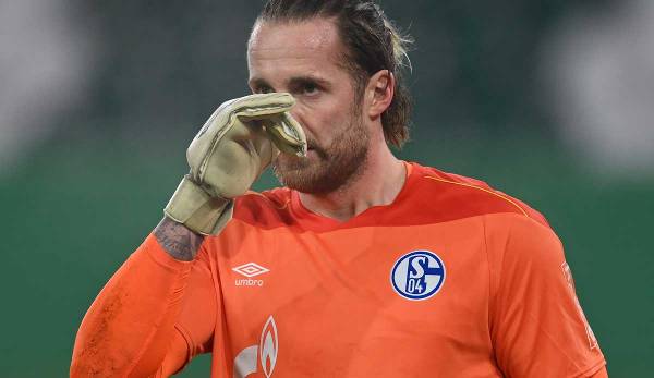 Ralf Fährmann hat auch in der nächsten Saison noch Vertrag bei Schalke.