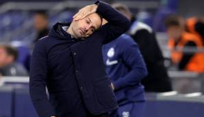 Unter der Leitung des Fußball-Lehrers zitterte sich Schalke in die nächste Pokalrunde, in der Liga kassierte man jedoch weiterhin Klatschen.