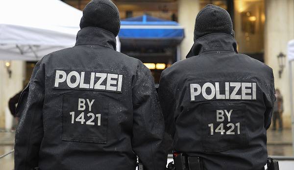 Die Münchner Polizei hat mit Humor auf die erneute deutsche Meisterschaft des FC Bayern reagiert.