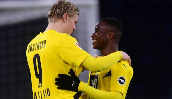 Borussia Dortmunds Jungstar Youssoufa Moukoko hat in den höchsten Tönen von seinem Sturmkollegen Erling Haaland geschwärmt.