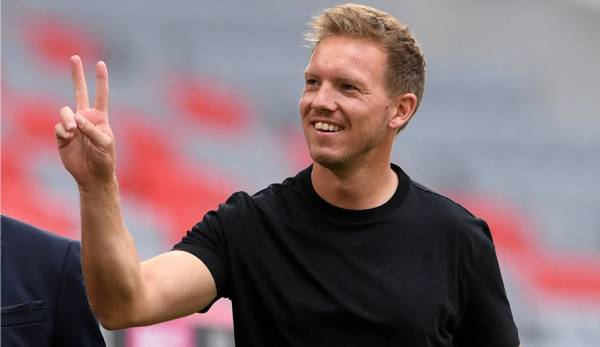 Julian Nagelsmann is taking care of FC Bayern for the first time in a competitive match today.