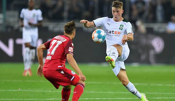 Borussia Mönchengladbachs Trainer Adi Hütter hat nach den ungewollten Auswechslungen von Nationalspieler Jonas Hofmann und Youngster Luca Netz im Heimspiel gegen Arminia Bielefeld (3:1) vorsichtig Entwarnung gegeben.