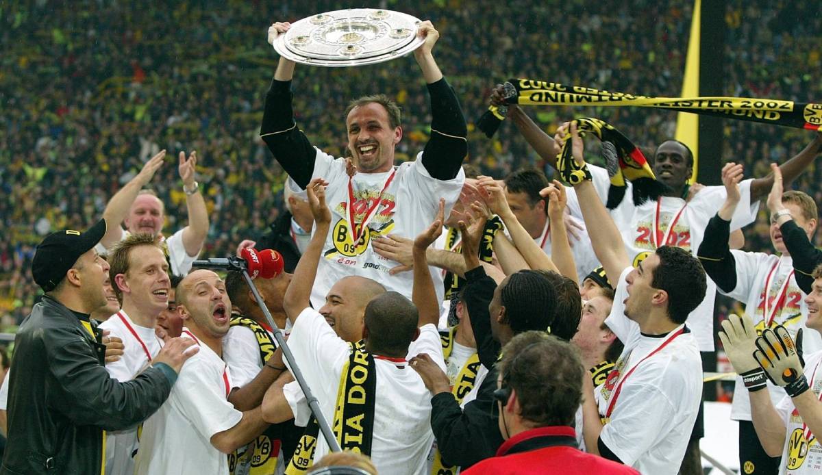 In einem Finale furioso sicherte sich der BVB 2002 den Meistertitel. Auch Jürgen Kohler hatte seinen Anteil daran. Anlässlich seines 56. Geburtstages werfen wir einen Blick auf das legendäre Team - - und was die Spieler heute machen.