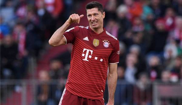Robert Lewandowski ist mit dem FC Bayern München am Freitag beim FC Augsburg gefordert.