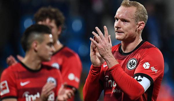 Bei Eintracht Frankfurt blickt man offenbar sorgenvoll auf die Zukunft von Kapitän Sebastian Rode. Wie die Bild berichtet, beschäftige man sich mit dem Gedanken, dass der 31-Jährige schon im Sommer seine Karriere beenden muss.