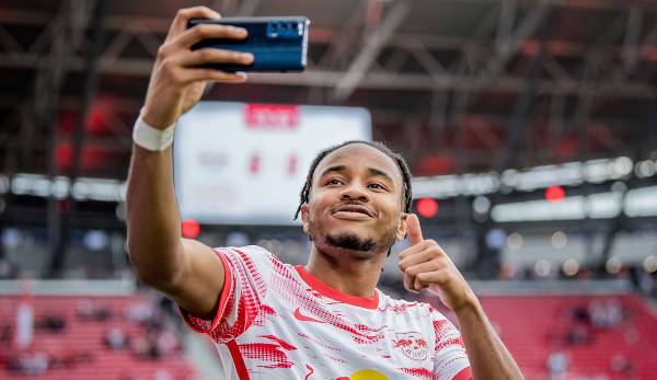 Selfie zur Feier des Tages: Leipzigs Christopher Nkunku lässt sich nach dem 6:0-Erfolg gegen die Hertha im Hinspiel ablichten. Zwei Tore und zwei Vorlagen hatte der Spieler des Spiels zum Kantersieg beigetragen.