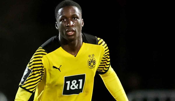 Soumaila Coulibaly könnte zur neuen Saison zum festen Bestandteil der Profimannschaft von Borussia Dortmund avancieren und zum fünften Innenverteidiger aufsteigen.