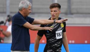 Tobias Raschl im Gespräch mit dem ehemaligen BVB-Trainer Lucien Favre.