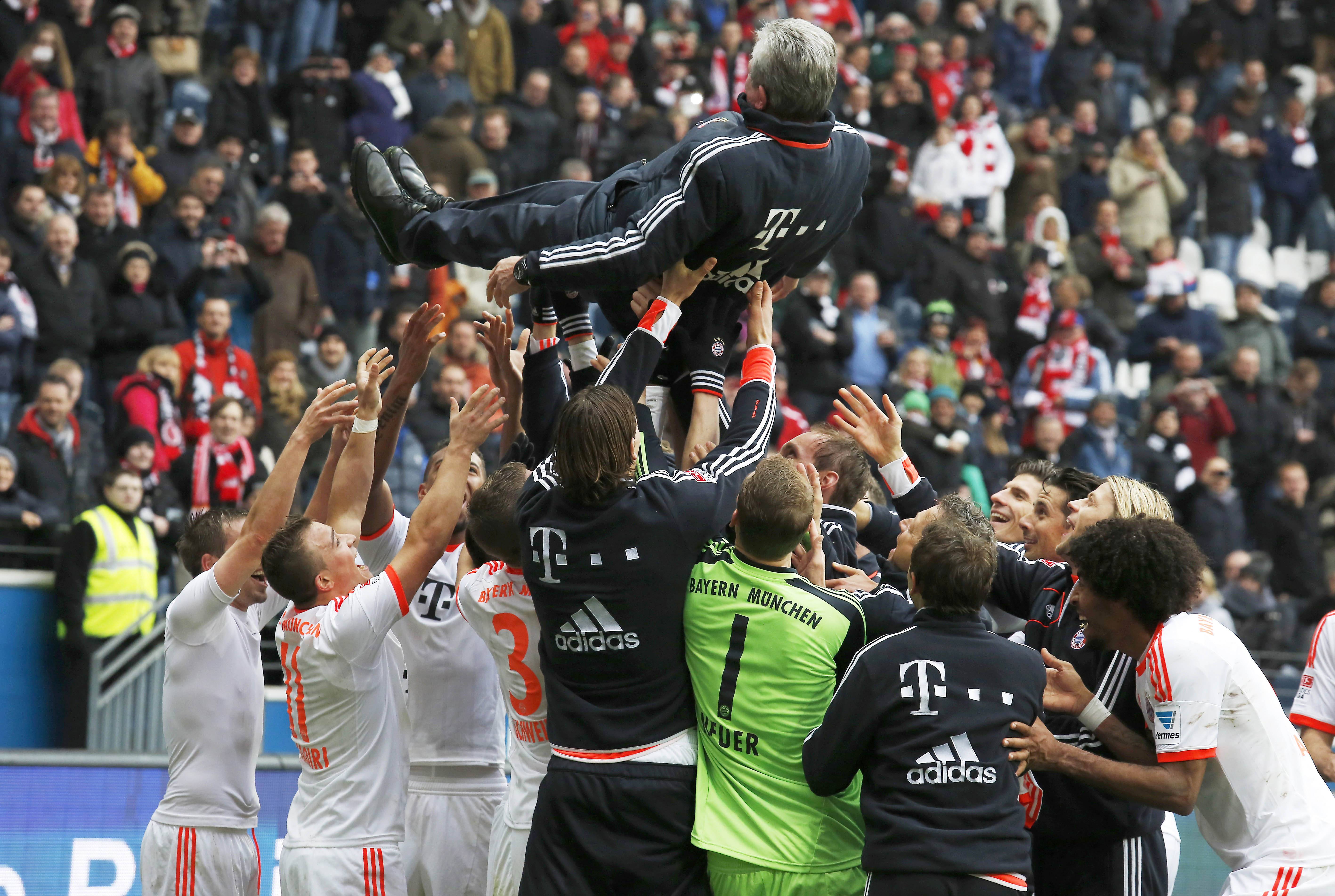 Bewertung: Den Titel gab es schon eine Woche nach Ostern, doch Ostern 2013 war schon im März. Einziger Wermutstropfen dieser fast perfekten Saison: Bayern konnte keins seiner Spiele gegen den BVB gewinnen.