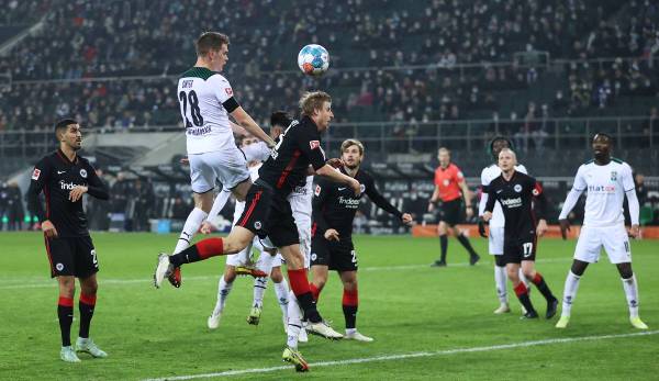 In einem furiosen Duell gewann Eintracht Frankfurt das Hinspiel gegen Borussia Mönchengladbach mit 3:2.