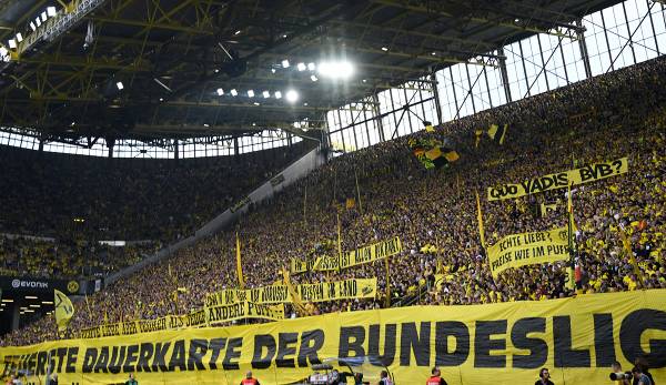 BVB fans are clearly protesting in huge letters against the high season ticket prices in Dortmund.