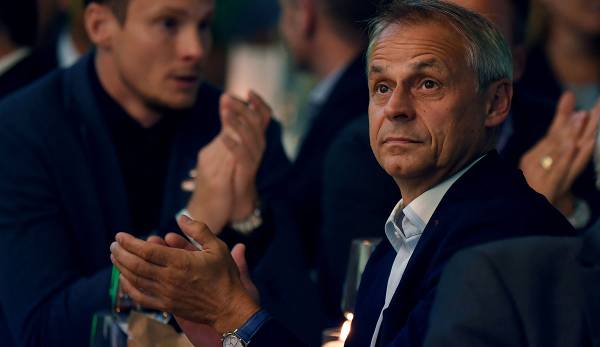 Olaf Thon is concerned about the condition of the Schalke 04 team.
