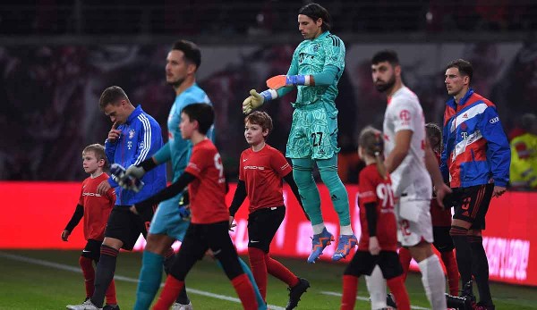Only 1.83 meters tall, but equipped with a decent jump: Yann Sommer before his debut for FC Bayern Munich in the second half of the season against RB Leipzig.