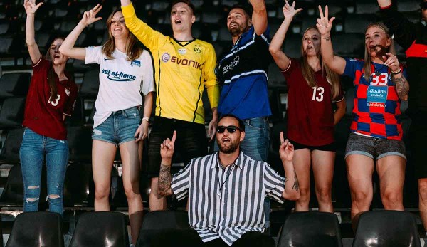 A scene from the music video: referee Julian Schieber and fans in the jerseys of his former clubs.