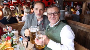 Dieses Foto täuscht: Der FC Bayern München gehört, auch weil Trainer Thomas Tuchel und CEO Jan-Christian Dreesen sich nicht immer einig waren, zu den Verlierern der Bundesliga-Hinrunde 2023/2024.