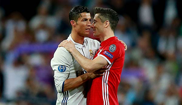 Robert Lewandowski und Cristiano Ronaldo nach dem Spiel.