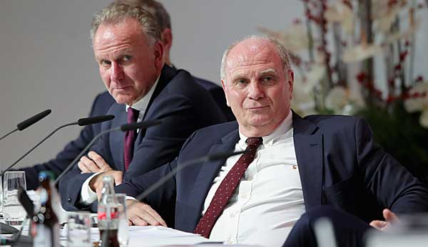 Karl-Heinz Rummenigge stärkt Bayern-Präsident Uli Hoeneß in der Causa Breitner den Rücken.