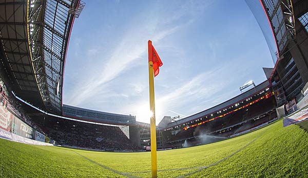 Das Stadion des FCK wurde erstmals im Jahr 1920 eröffnet. Die Taufe zum Fritz-Walter-Stadion wurde am 2. November 1985, anlässlich des 65. Geburtstags von Klublegende Fritz Walter, vollzogen.