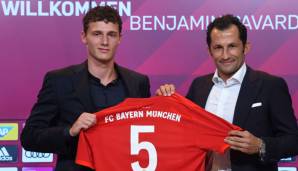 Benjamin Pavard (l.) wurde am Freitag offziell beim FC Bayern vorgestellt.